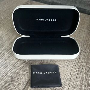 Marc Jacobs White Hard Shell Sunglasses / Eyeglasses Case with cleaning cloth.